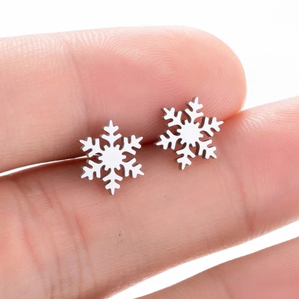 GOLD & SILVER AVAILABLE - Snowflake Stud Earrings